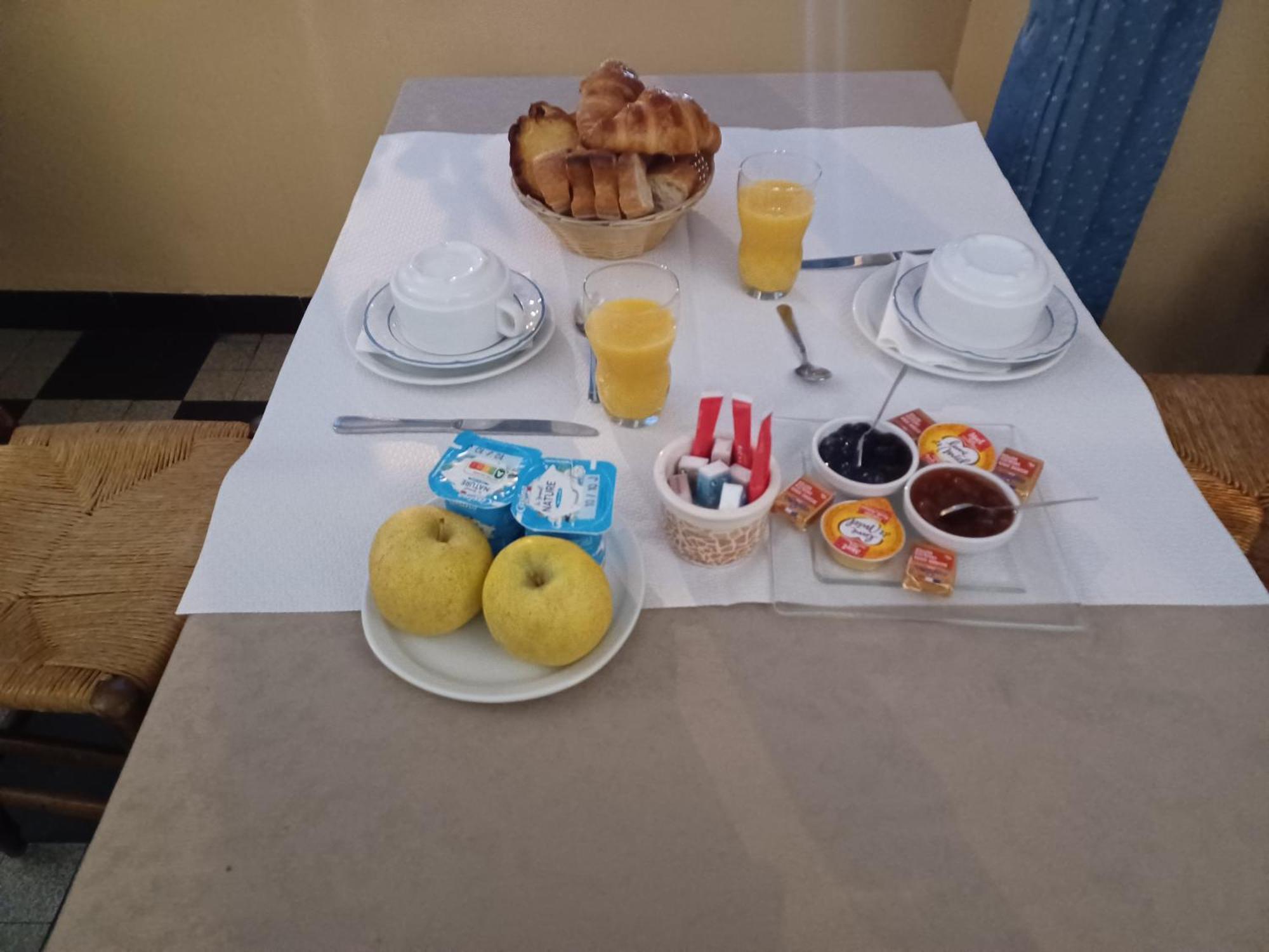 Logis Hotel Du Pont D'Or บาร์โฌลส์ ภายนอก รูปภาพ