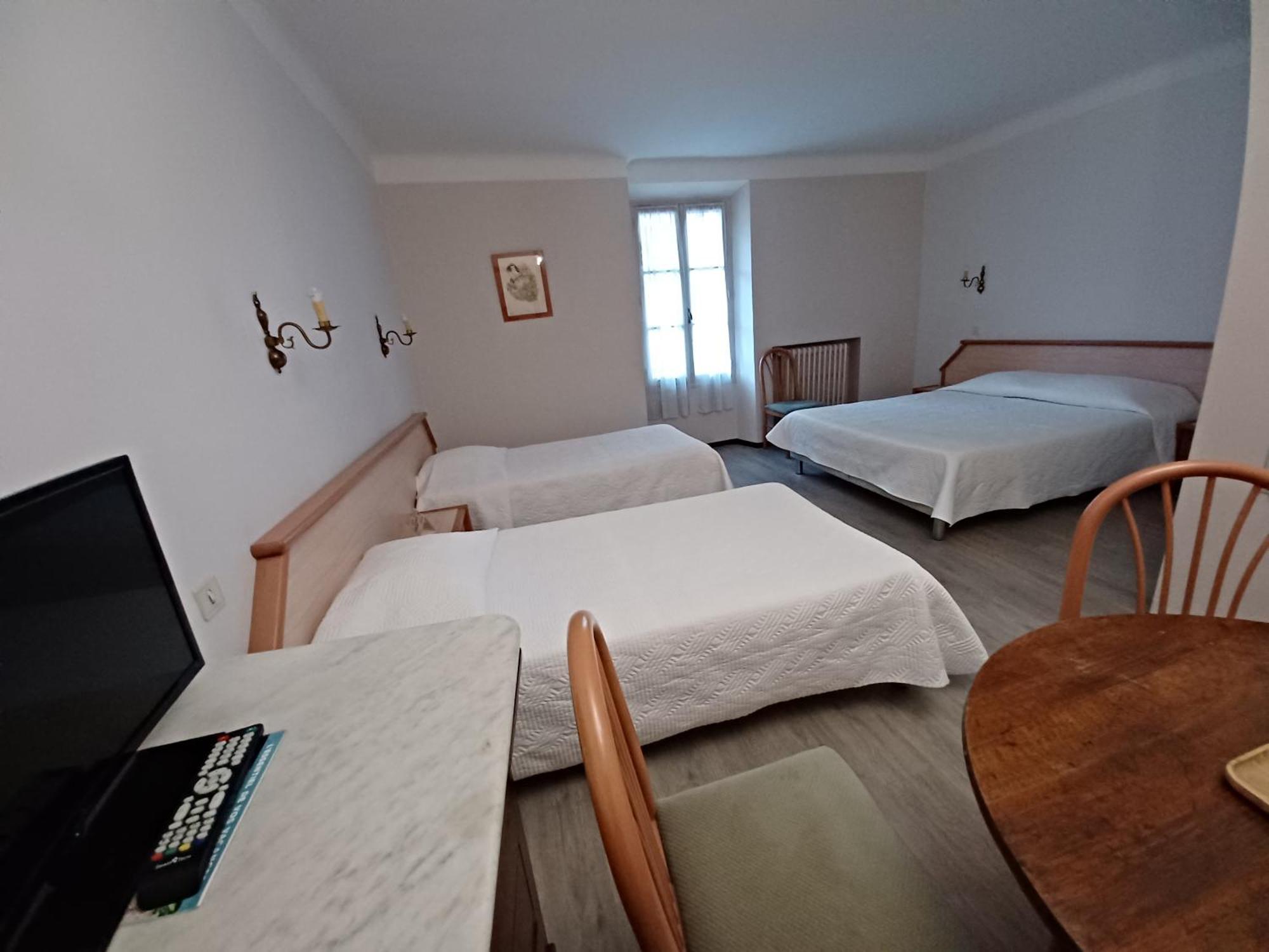 Logis Hotel Du Pont D'Or บาร์โฌลส์ ภายนอก รูปภาพ