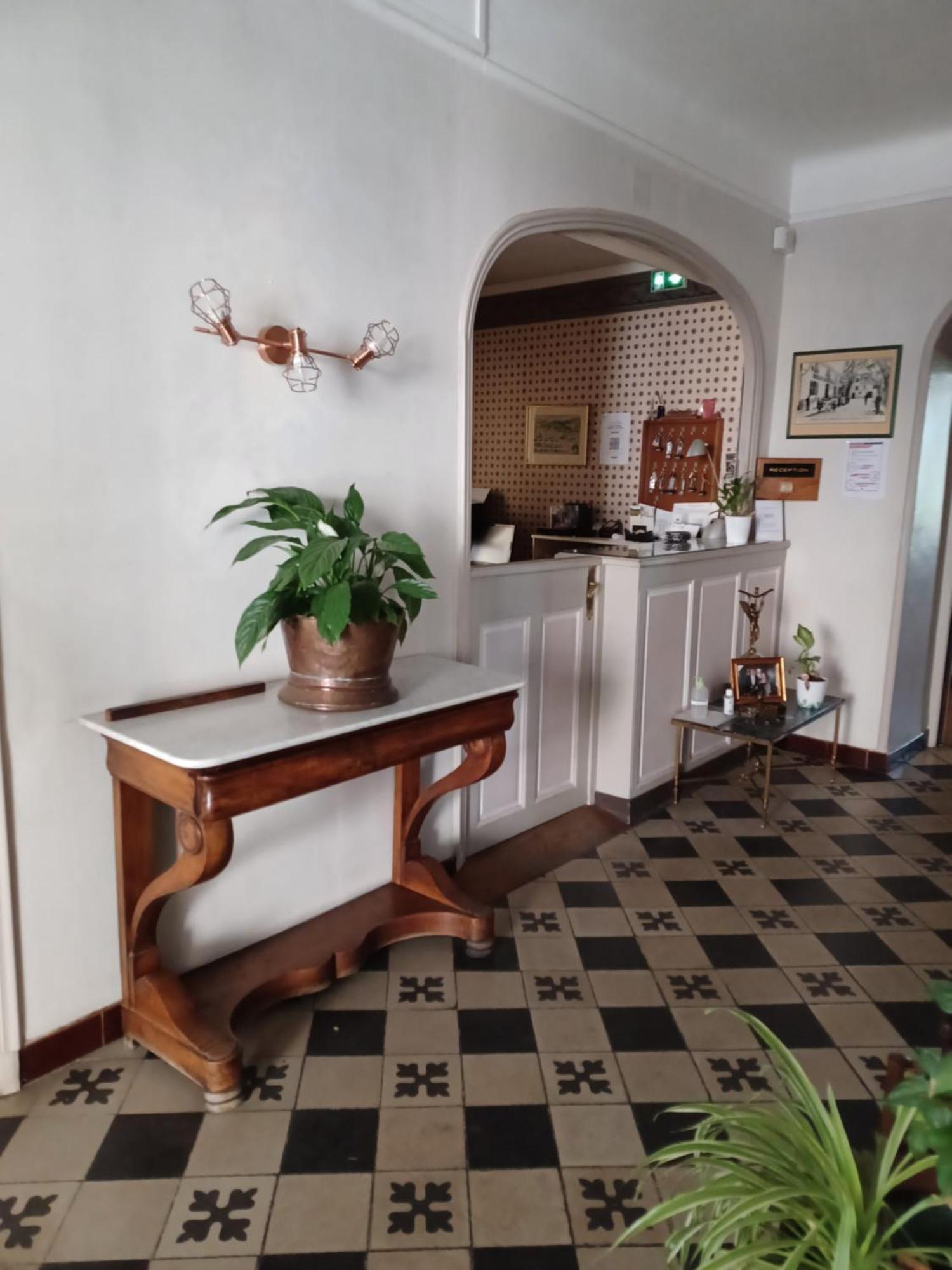 Logis Hotel Du Pont D'Or บาร์โฌลส์ ภายนอก รูปภาพ